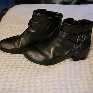 Unisa black boots size 8